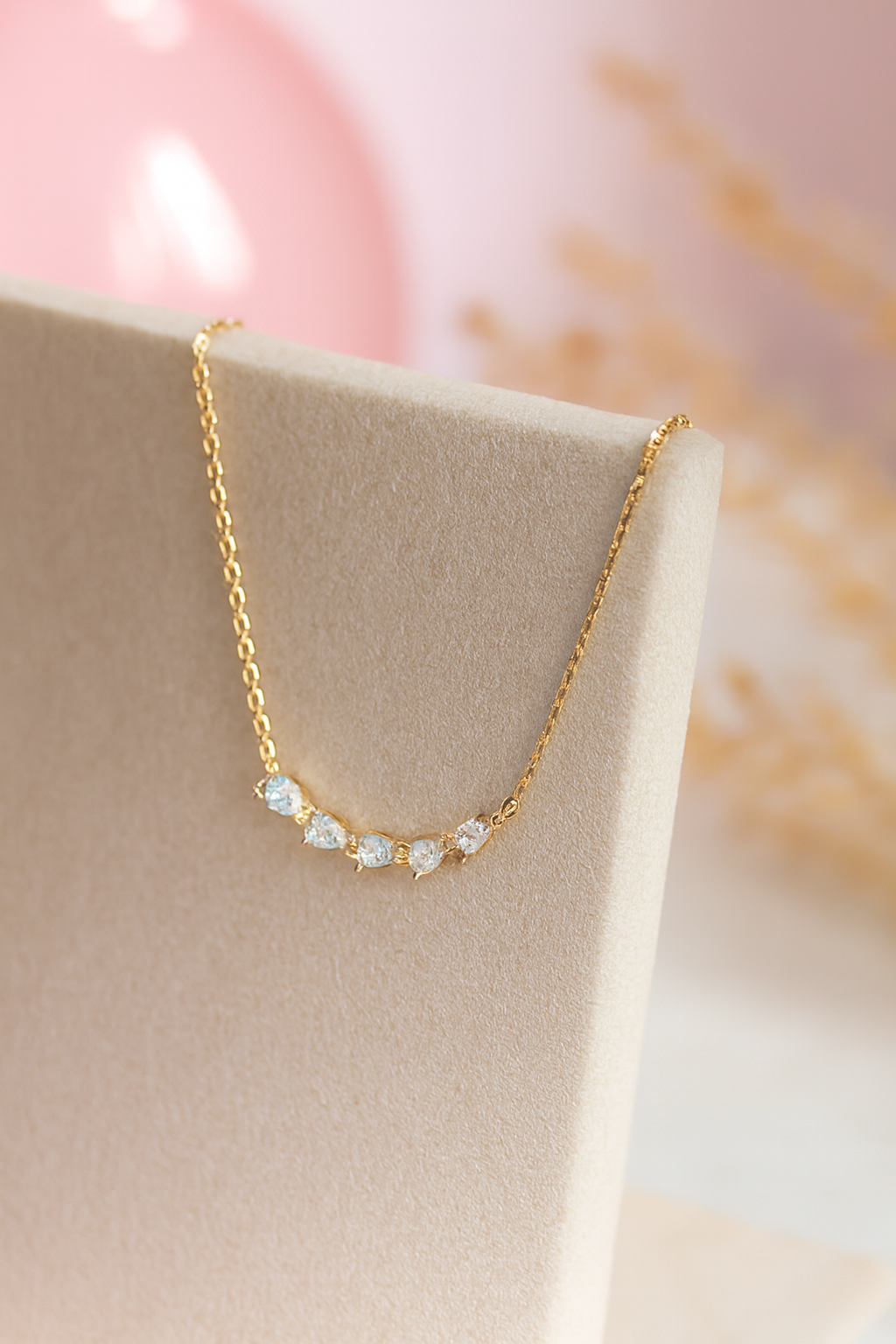 Celestia Curve Necklace