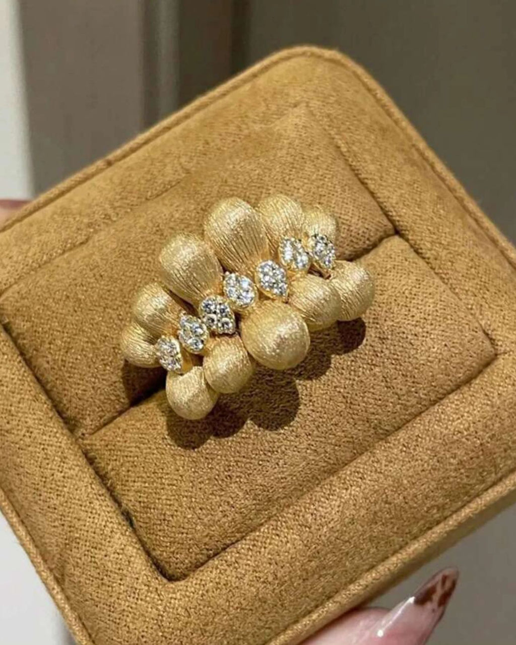 GILDED CLUSTER RING (ADJUSTABLE)